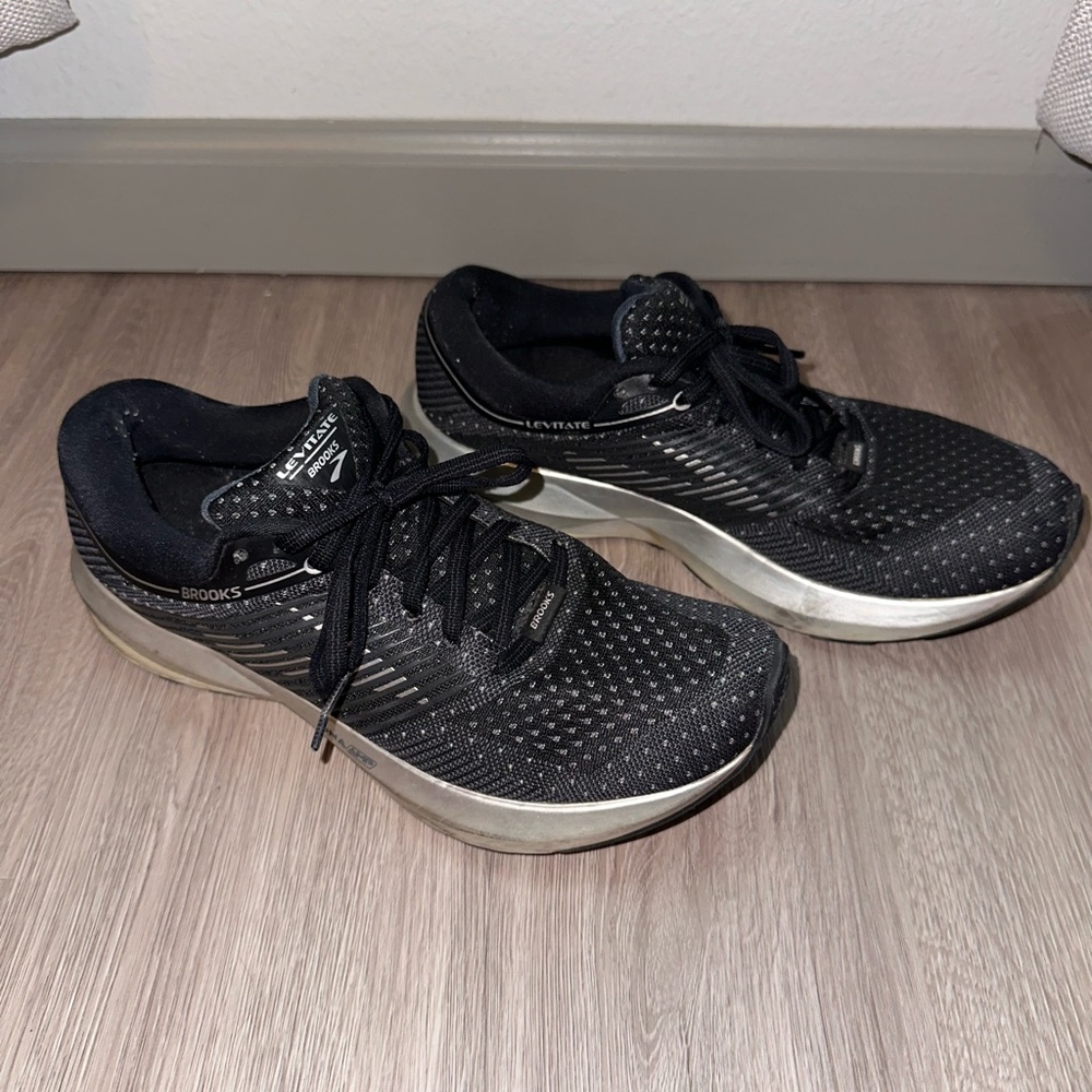 Brooks Levitate, Women’s Size 8 Tennis Shoes